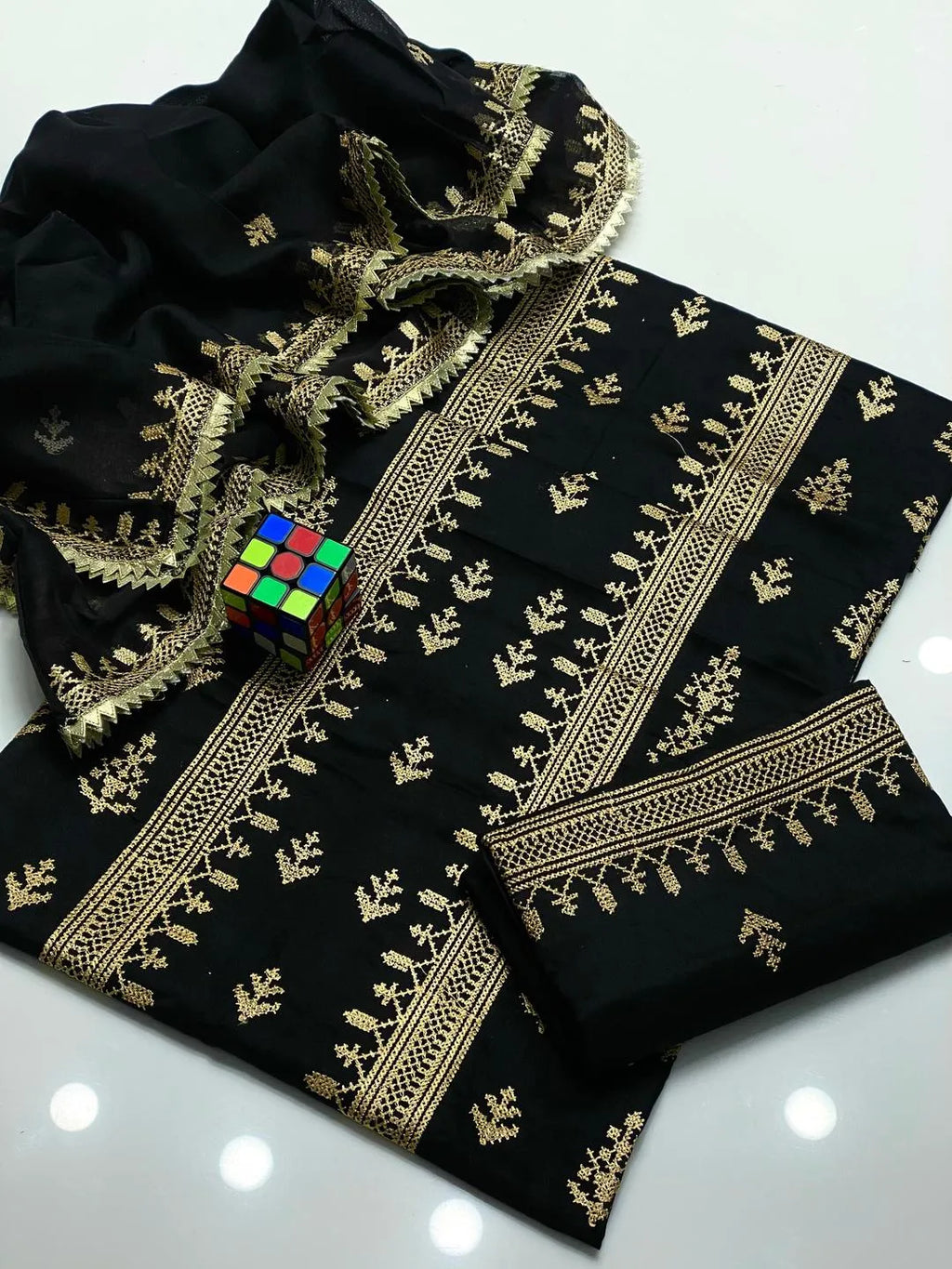 3 Pcs Women's Unstitched Embroidered Suit